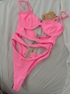 BNWT MARS THE LABEL CUT OUT CUP SWIM SUIT